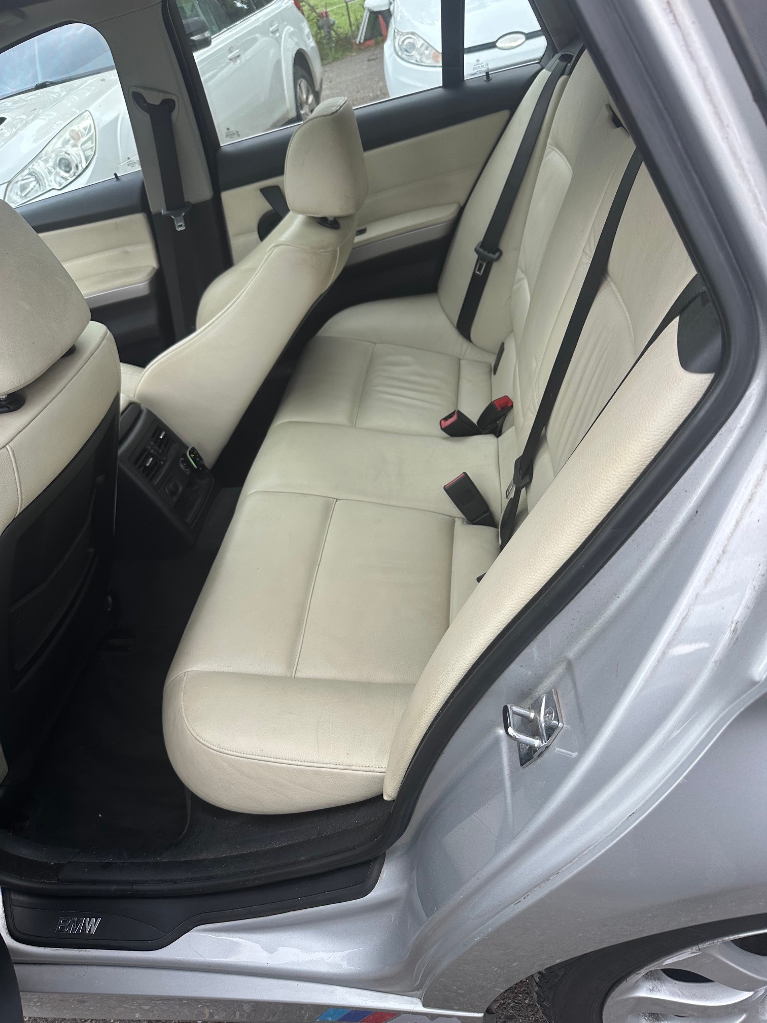 BMW 330xi Touring-image-9