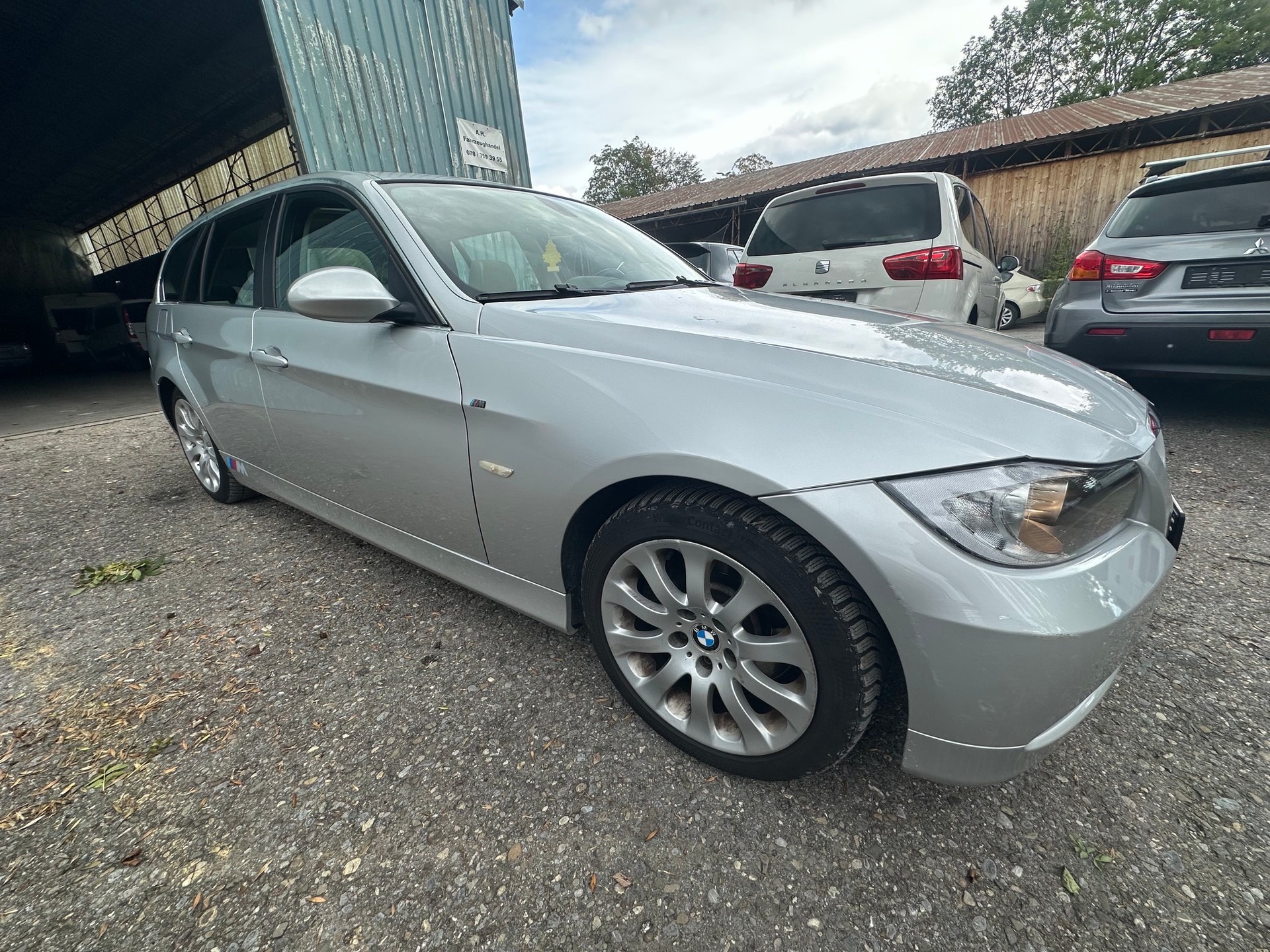 BMW 330xi Touring-image-7