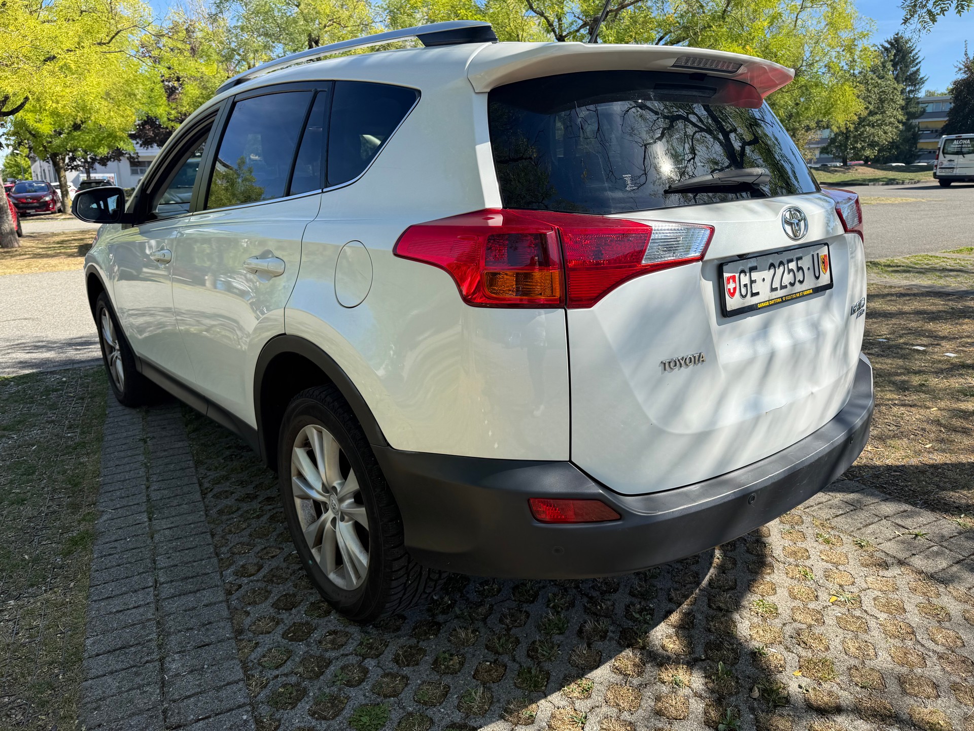 TOYOTA RAV-4 2.2D-CAT Style Multidrive-image-9