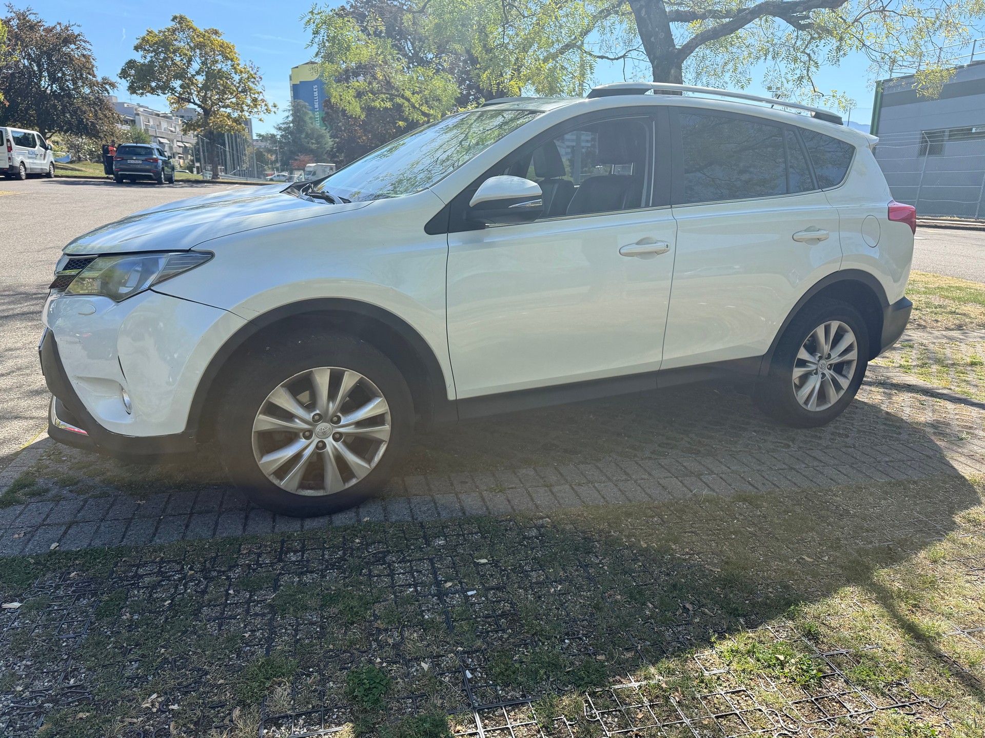 TOYOTA RAV-4 2.2D-CAT Style Multidrive-image-12