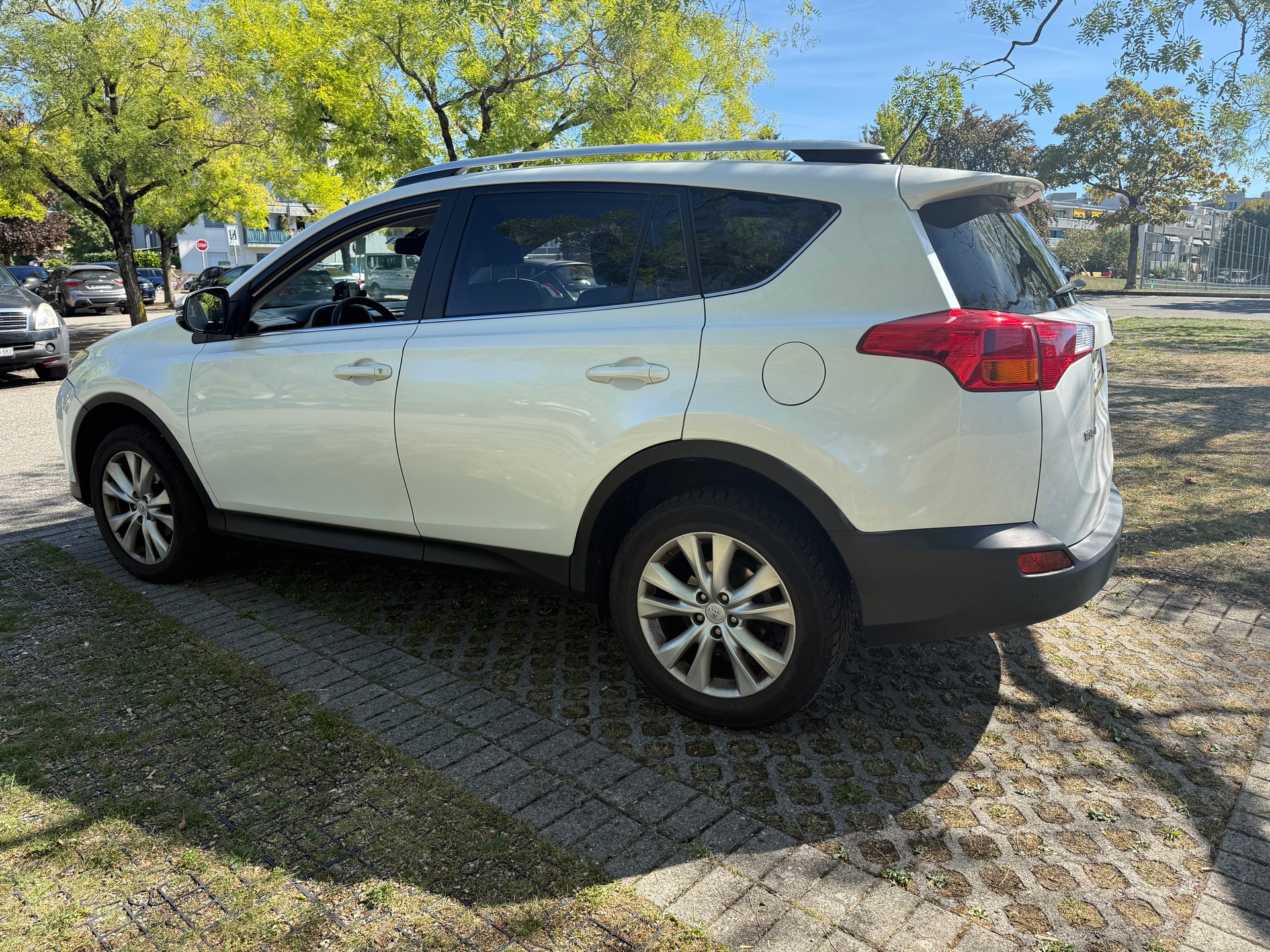 TOYOTA RAV-4 2.2D-CAT Style Multidrive-image-14