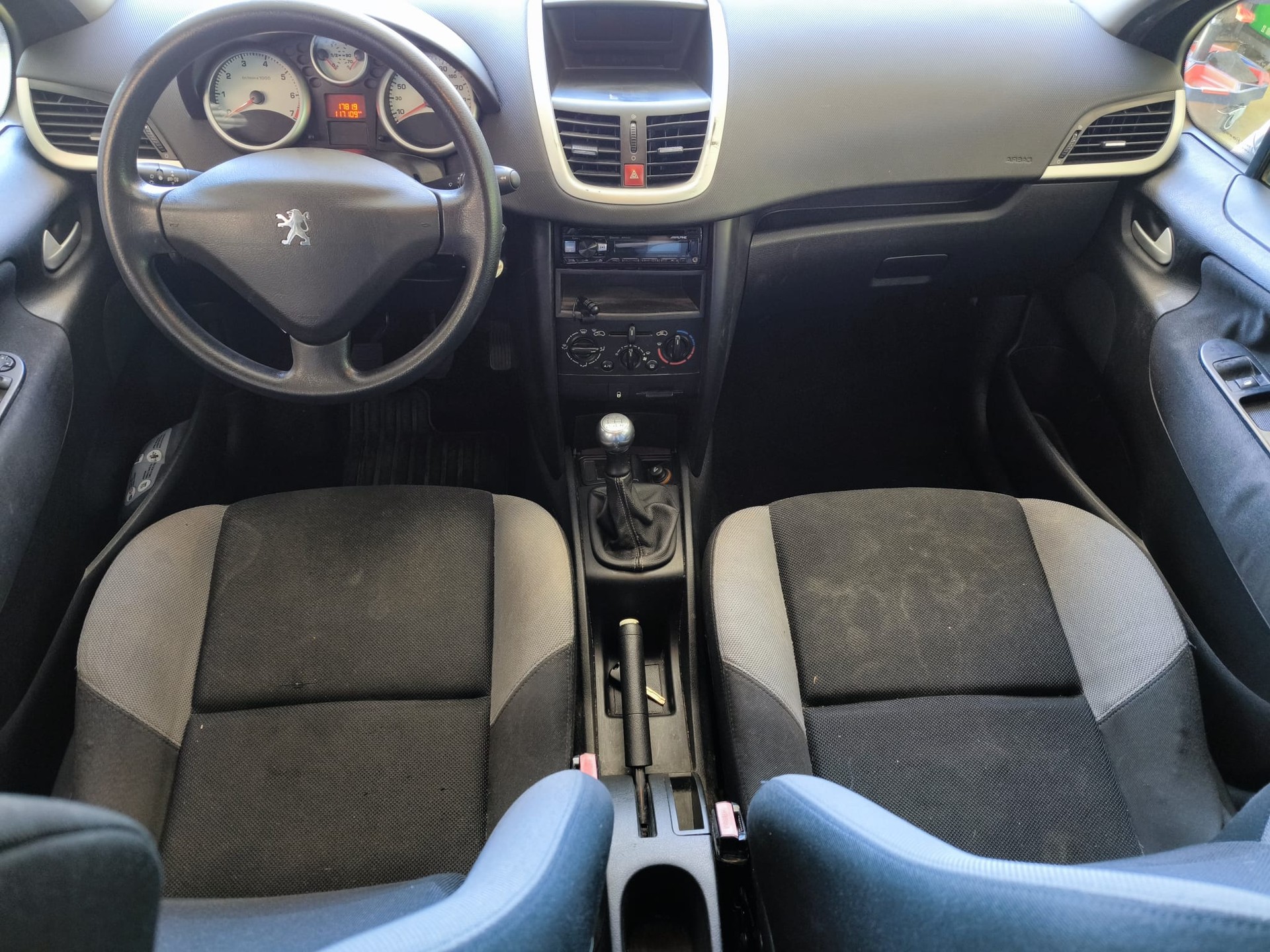 PEUGEOT 207 1.4 16V Trendy-image-3