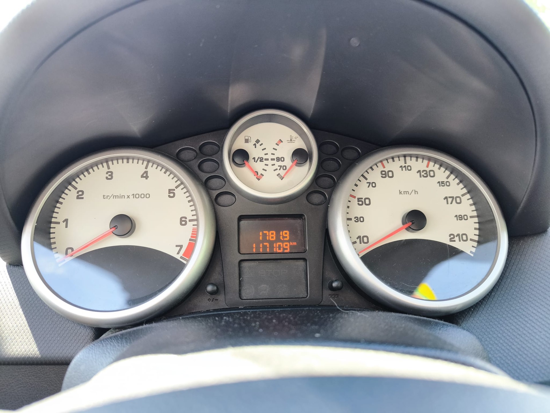 PEUGEOT 207 1.4 16V Trendy-image-2