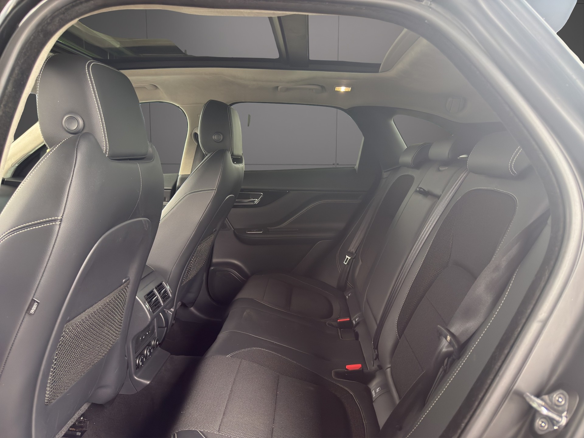 JAGUAR JAGUAR F-Pace 30t R-Sport * BLACK EDITION I TIEF I BREIT I 22 Zoll *-image-11