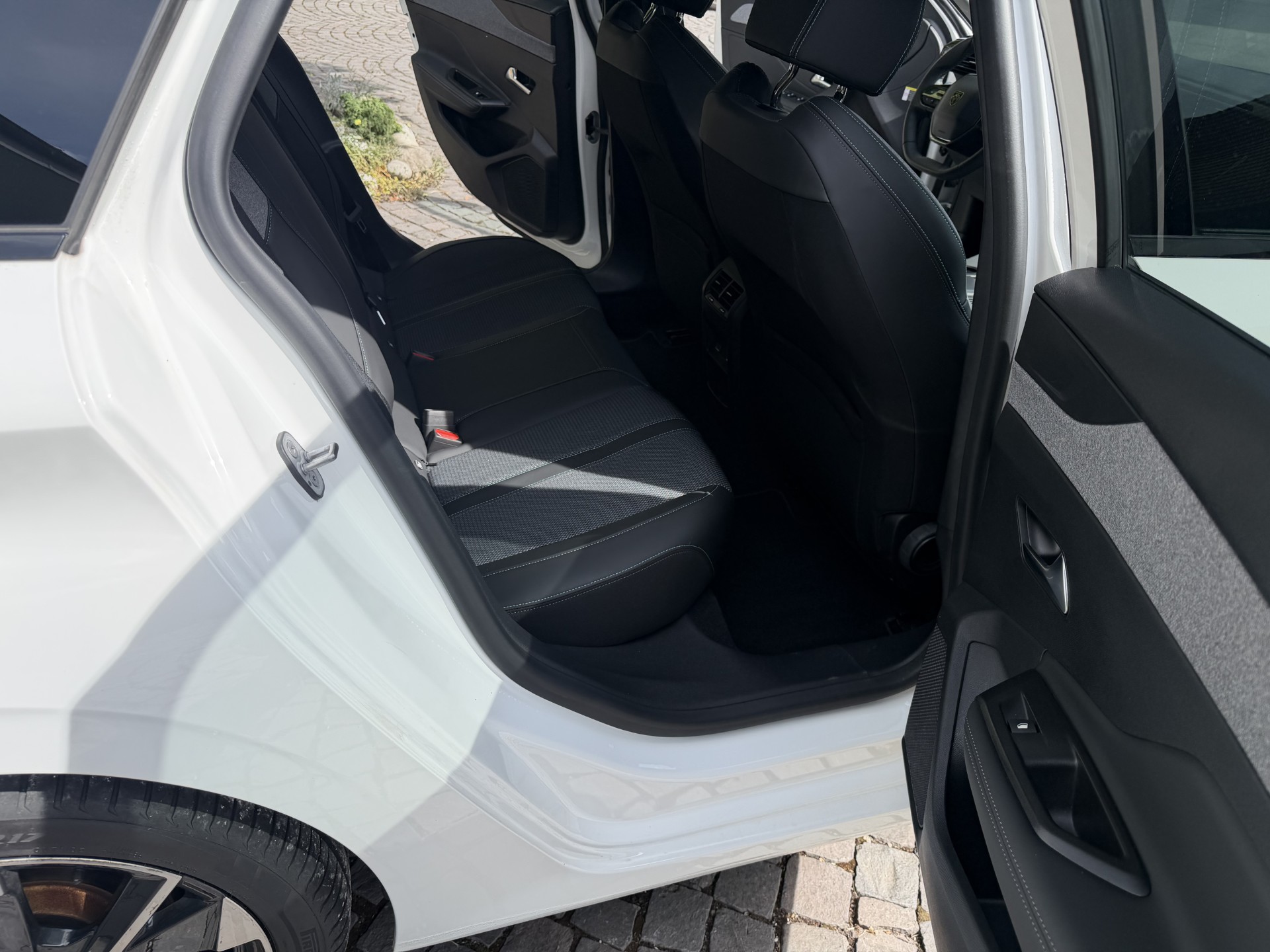 PEUGEOT 308 SW 1.5 BlueHDI Allure Pack EAT8-image-12