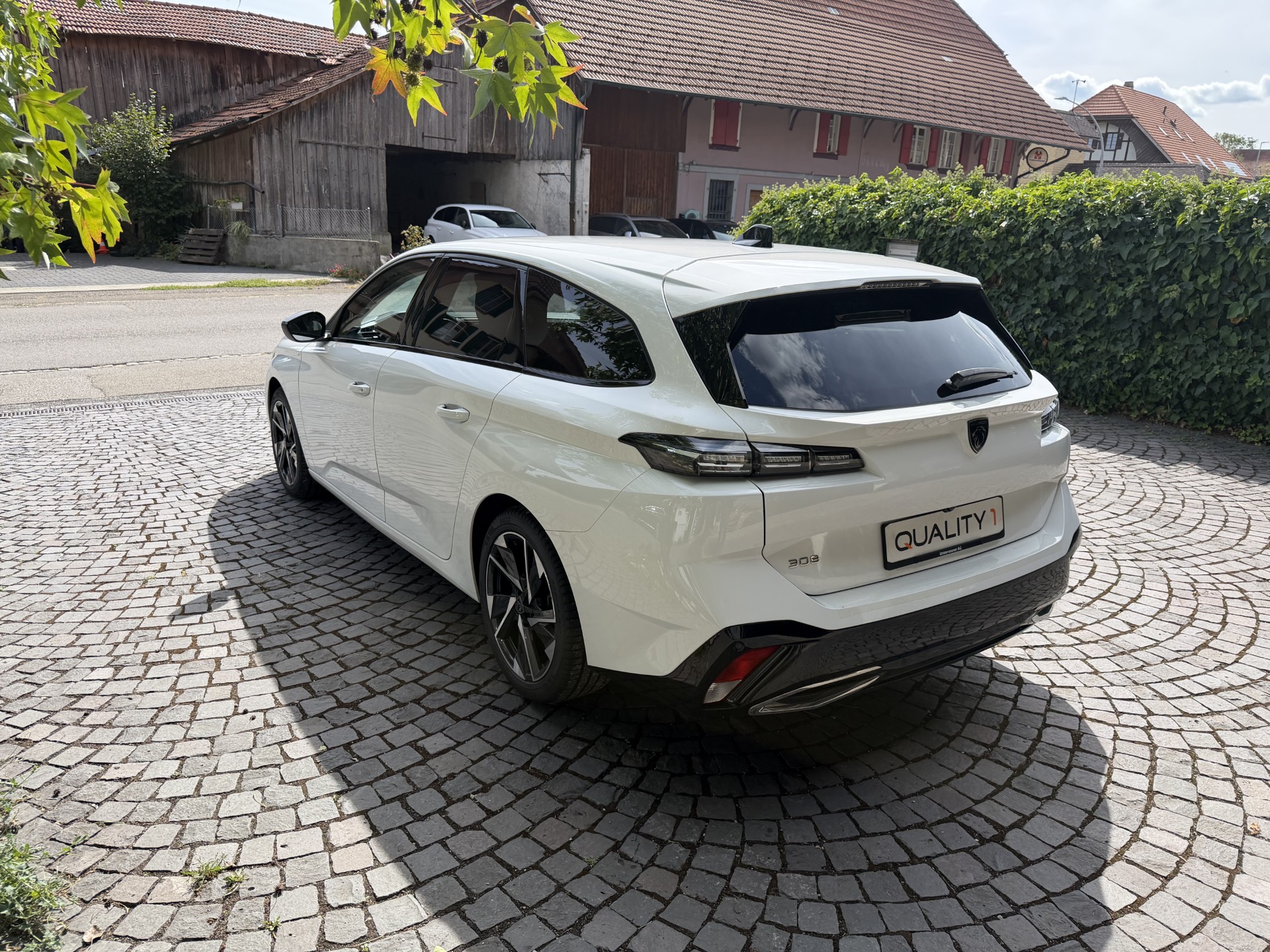 PEUGEOT 308 SW 1.5 BlueHDI Allure Pack EAT8-image-2