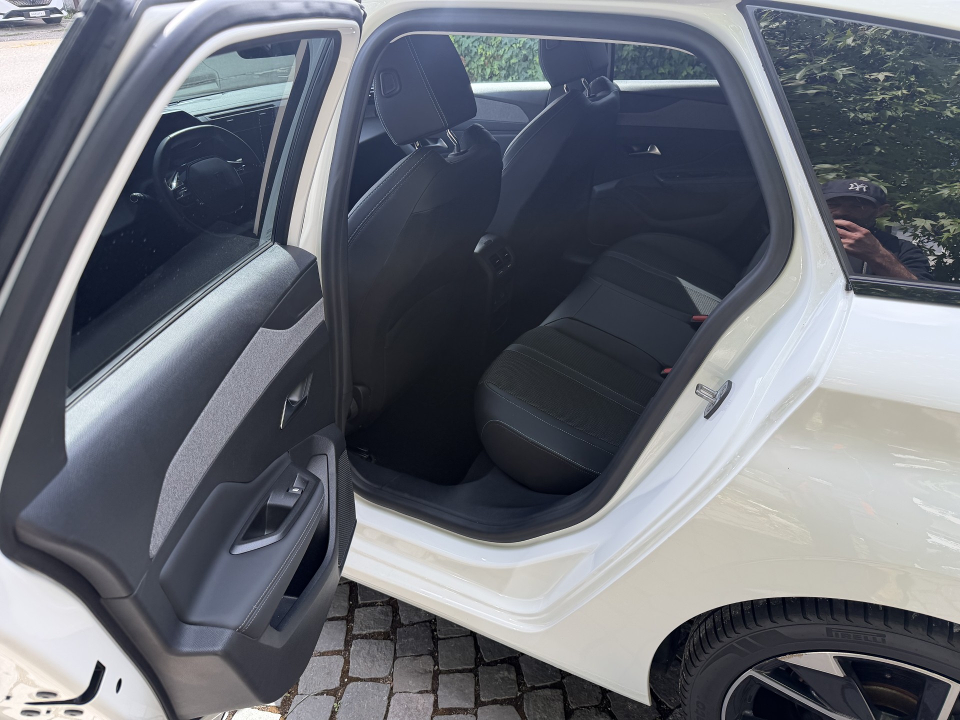 PEUGEOT 308 SW 1.5 BlueHDI Allure Pack EAT8-image-10