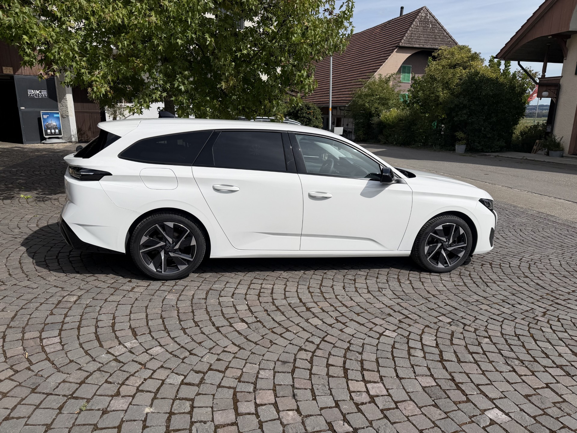PEUGEOT 308 SW 1.5 BlueHDI Allure Pack EAT8-image-5
