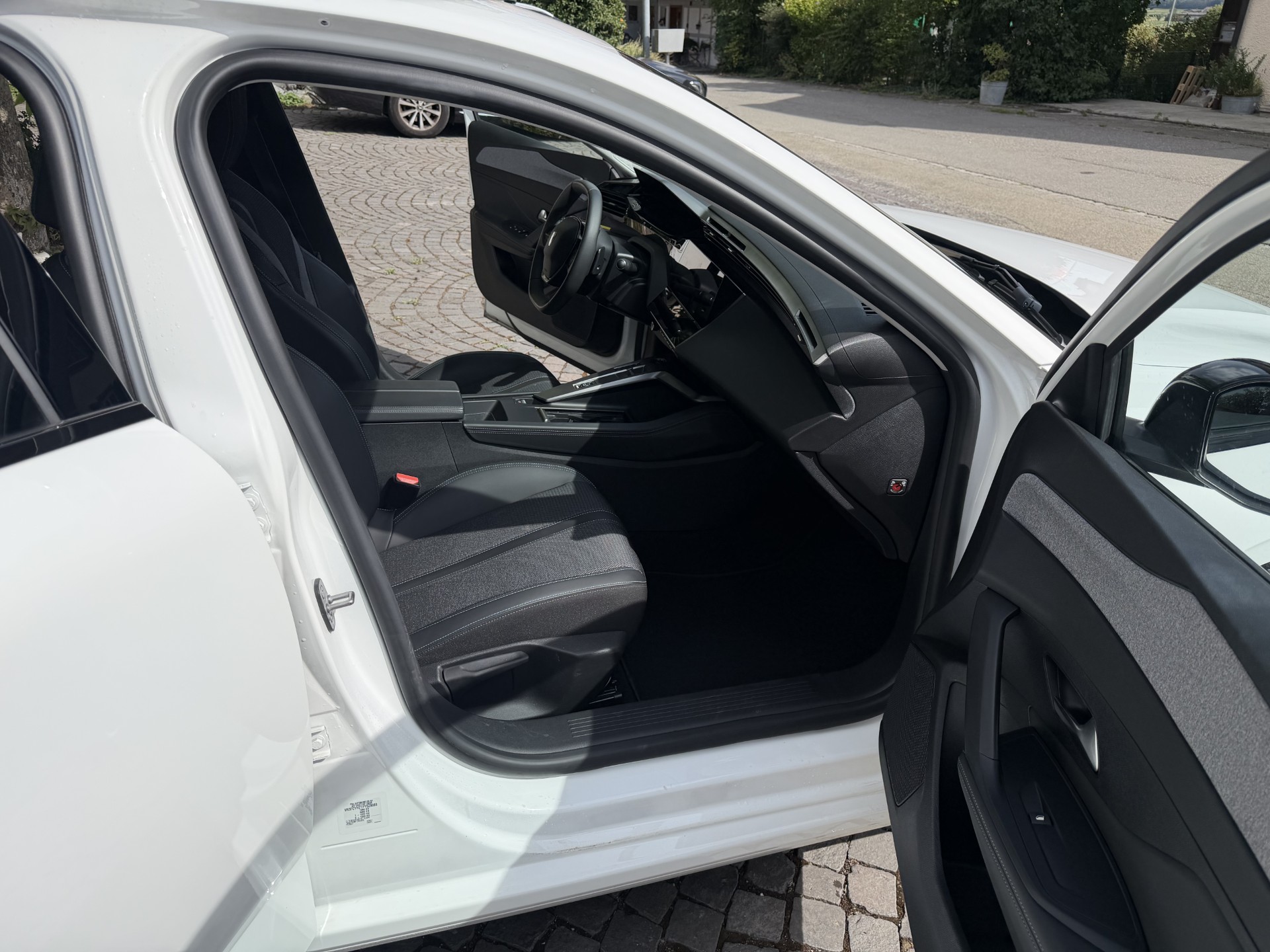 PEUGEOT 308 SW 1.5 BlueHDI Allure Pack EAT8-image-13