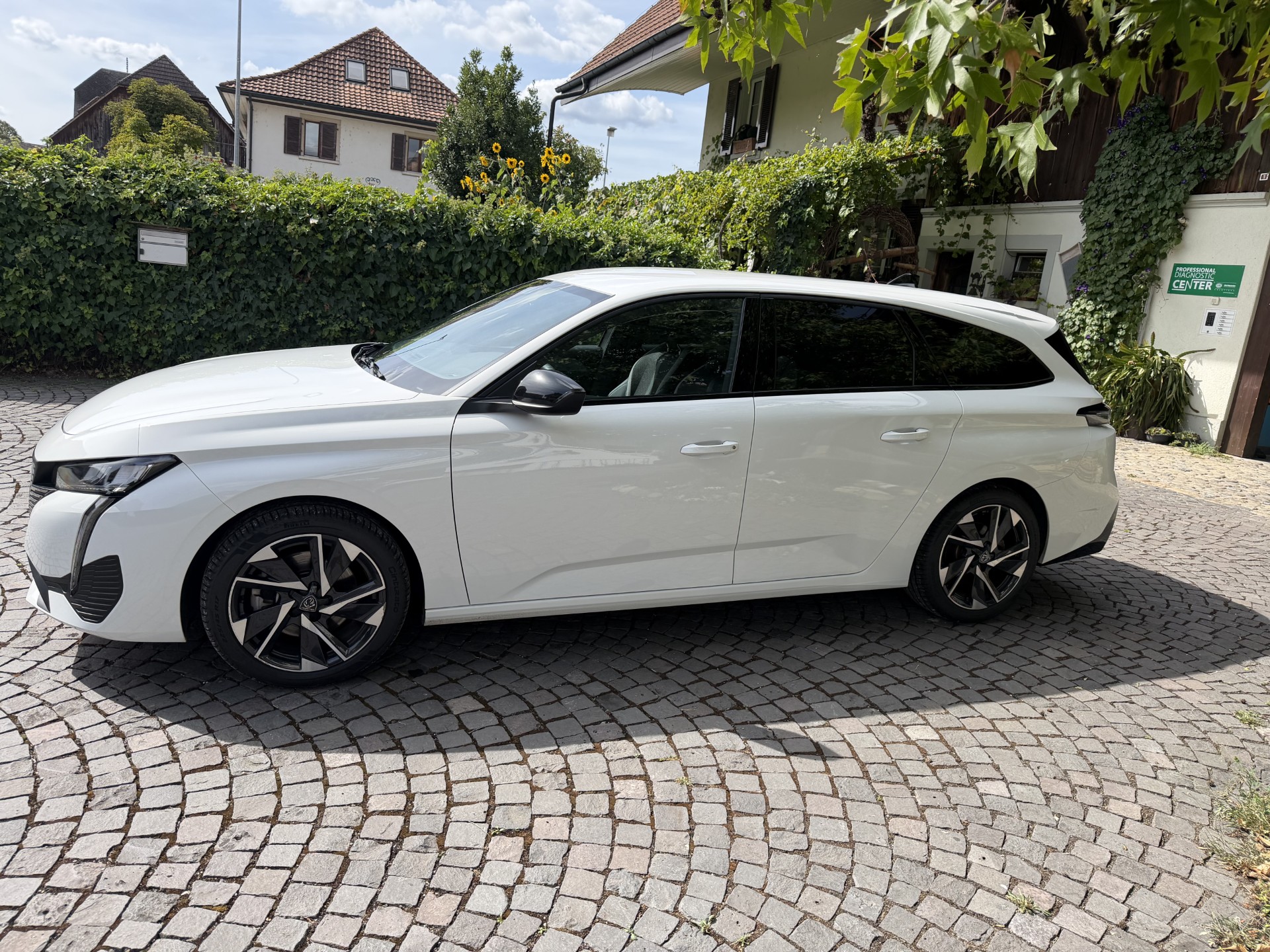 PEUGEOT 308 SW 1.5 BlueHDI Allure Pack EAT8-image-1