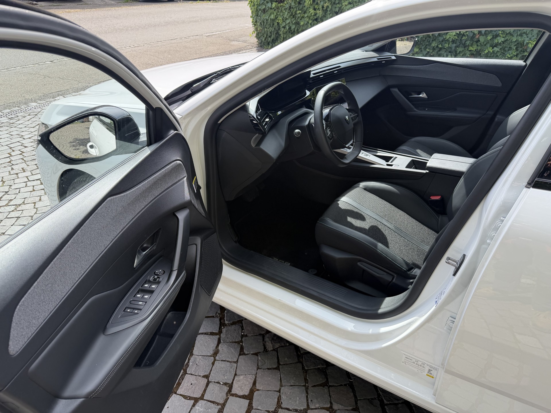 PEUGEOT 308 SW 1.5 BlueHDI Allure Pack EAT8-image-9