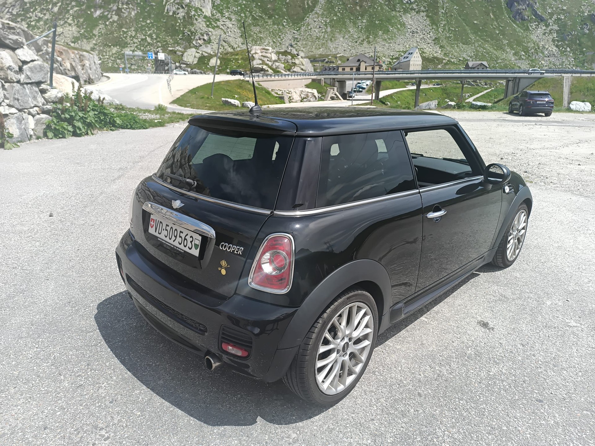 MINI 1.6i Cooper-image-5