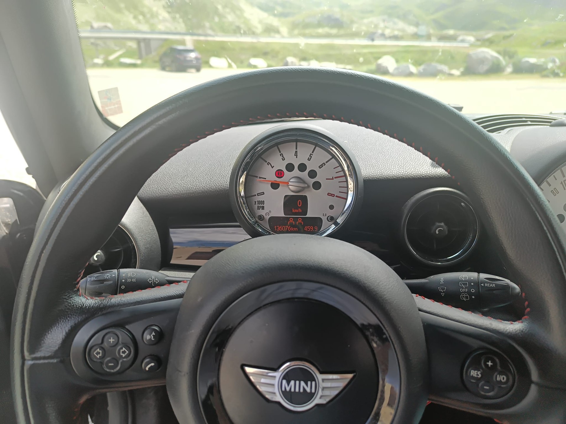 MINI 1.6i Cooper-image-1