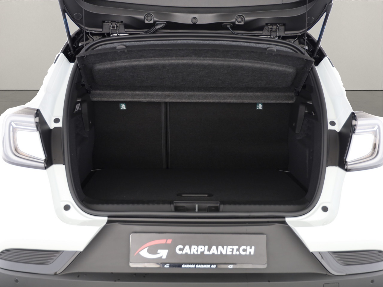 RENAULT Captur 1.8 E-Tech techno-image-8