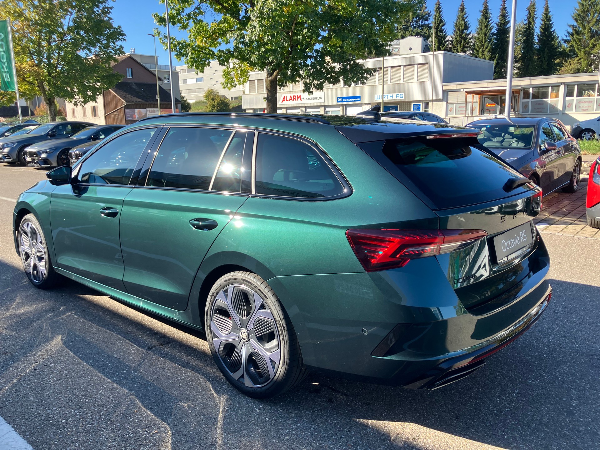 SKODA Octavia Combi 2.0 TSI DSG RS 30 Years Edition-image-2