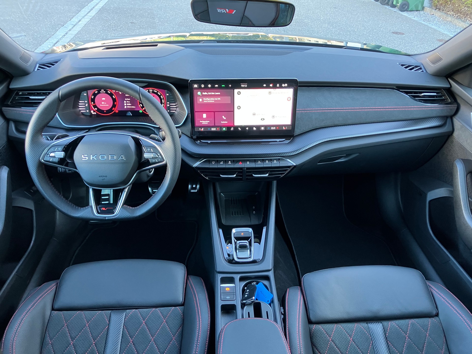 SKODA Octavia Combi 2.0 TSI DSG RS 30 Years Edition-image-7