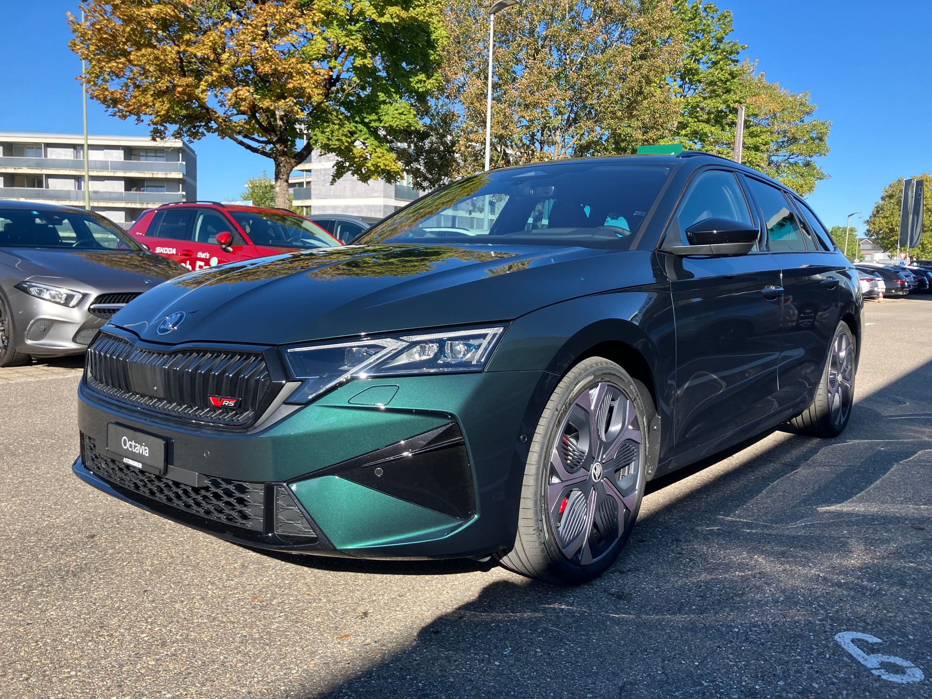 SKODA Octavia Combi 2.0 TSI DSG RS 30 Years Edition-image-1