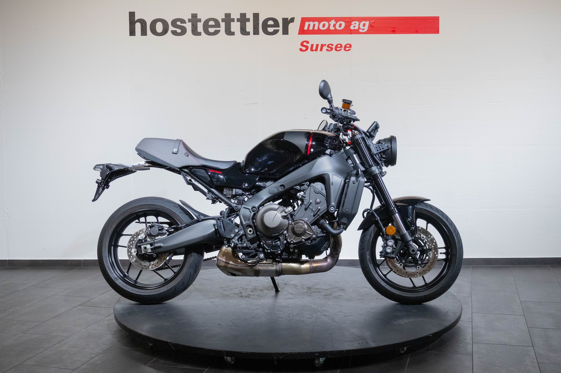 YAMAHA XSR 900-showroom-element-1