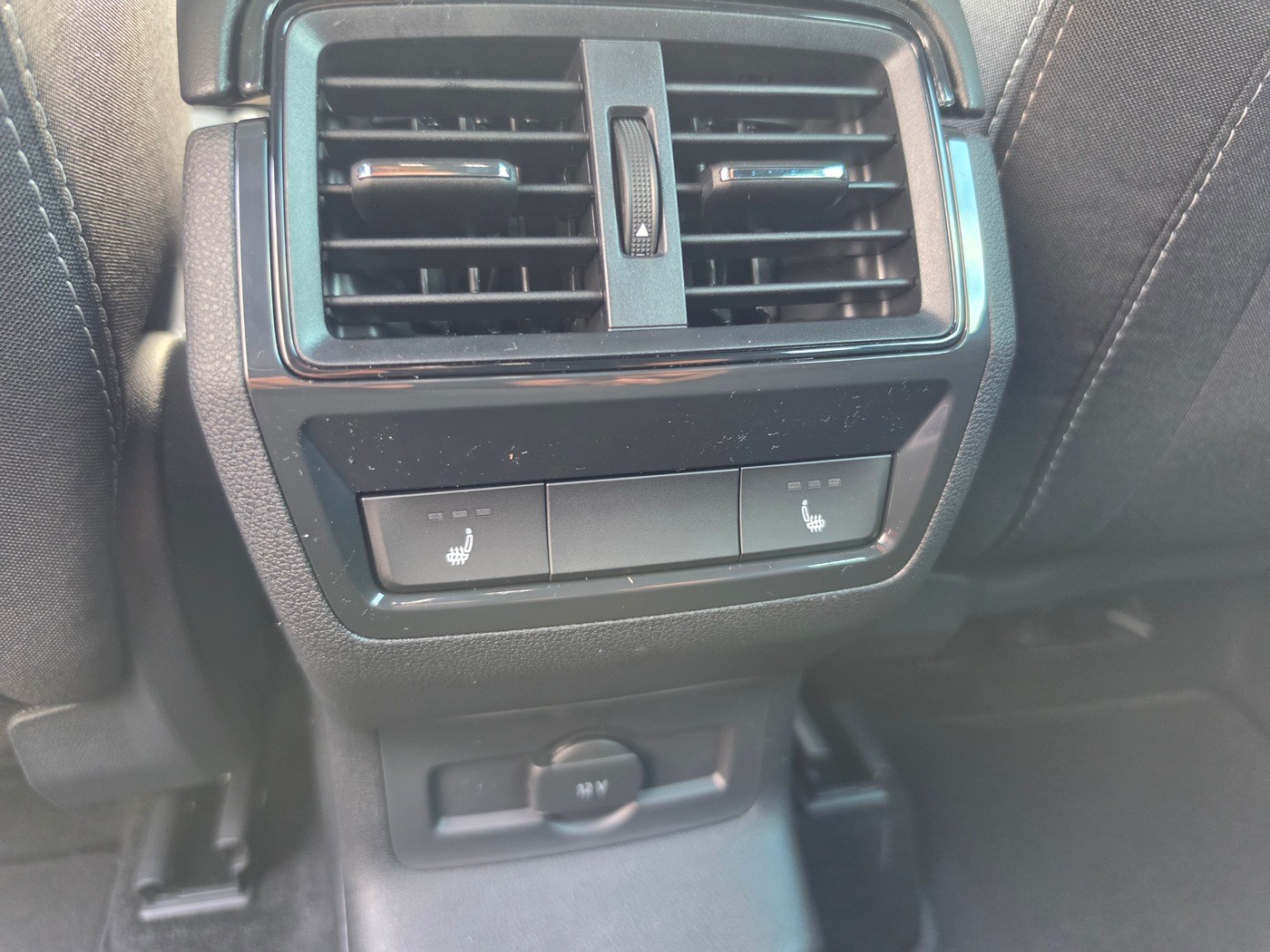 SKODA Karoq 2.0 TSI SportLine 4x4 DSG-image-16