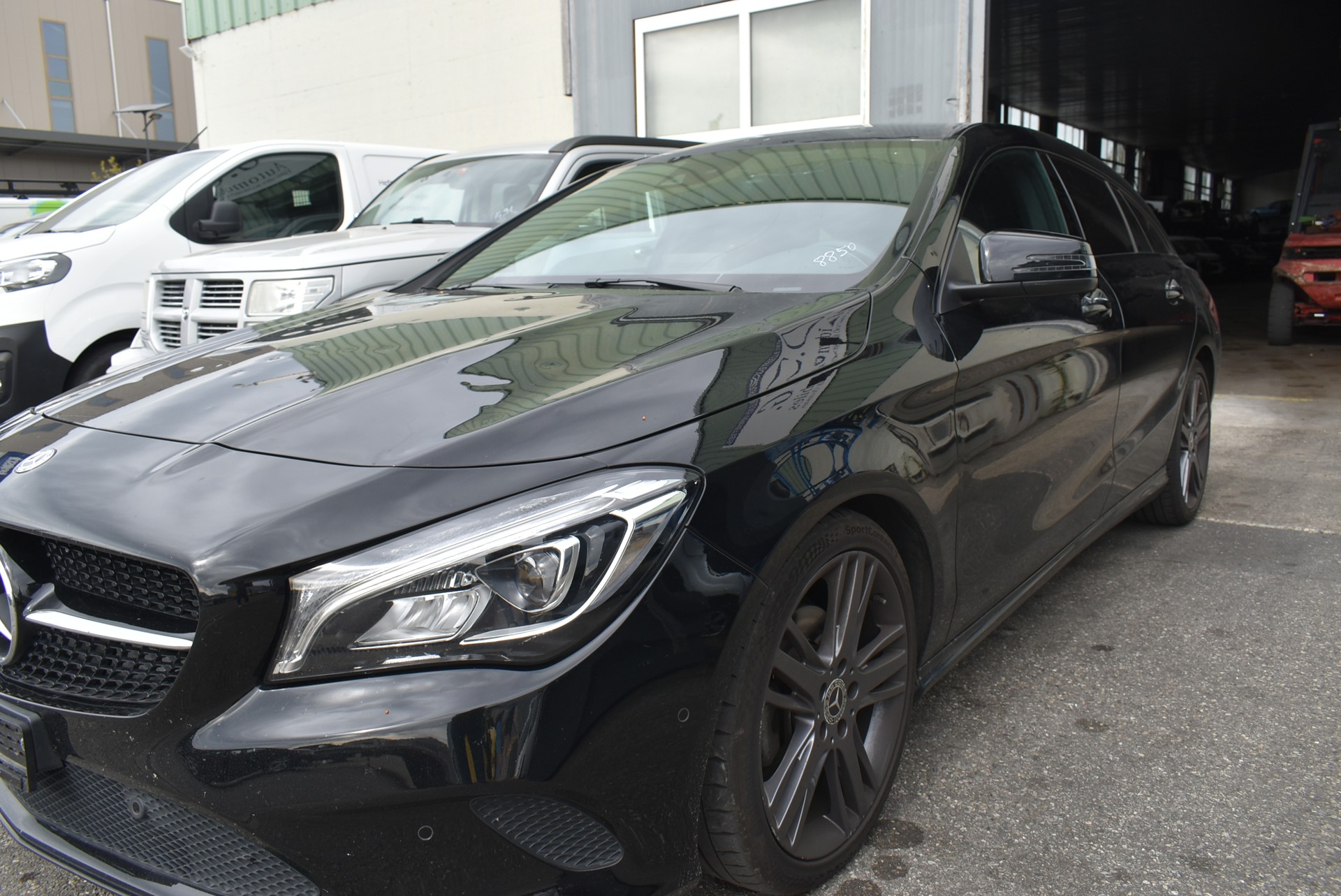 MERCEDES-BENZ CLA Shooting Brake 200 Night Star 7G-DCT-image-4