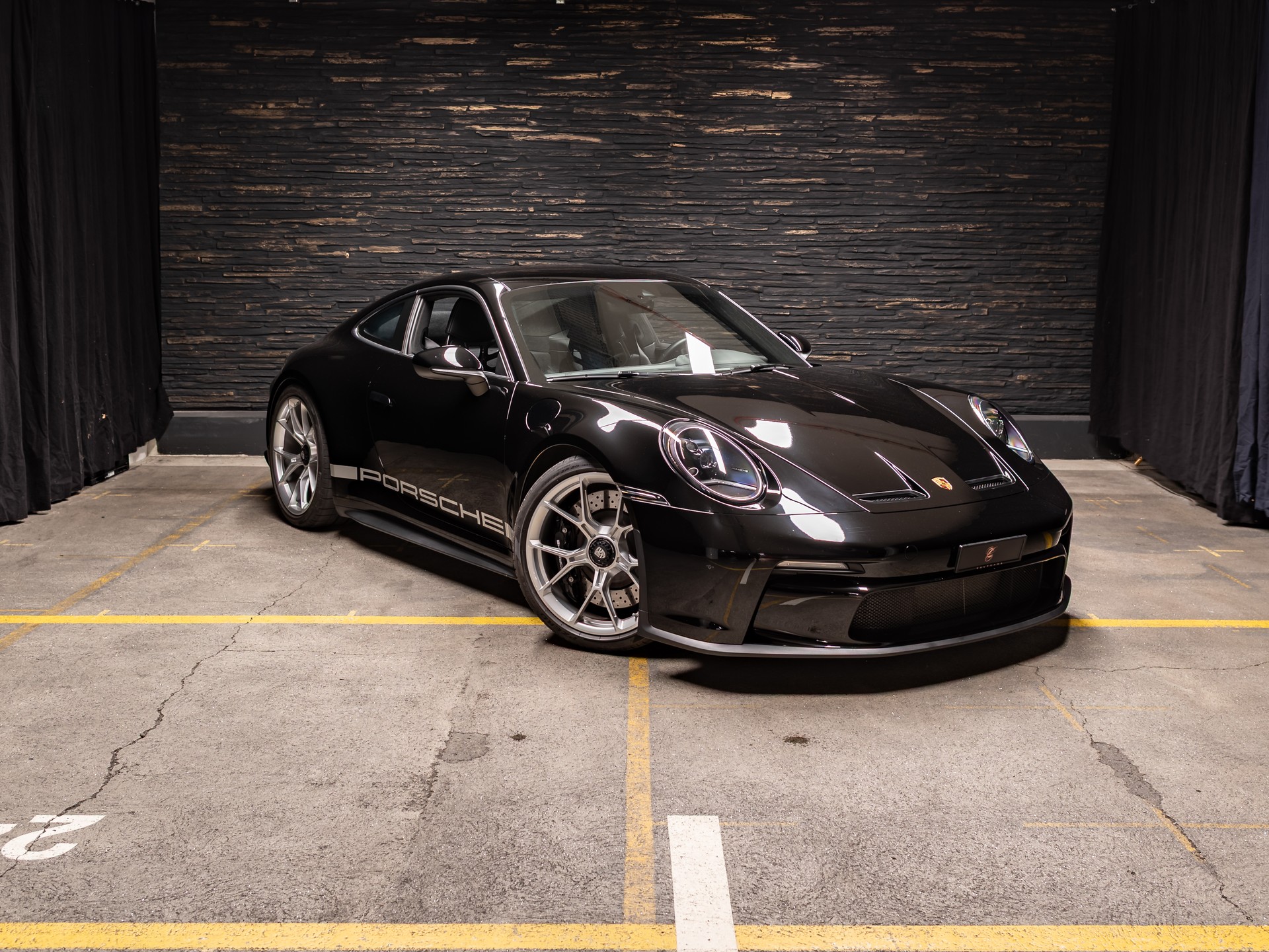 PORSCHE 911 GT3 Touring-image-5