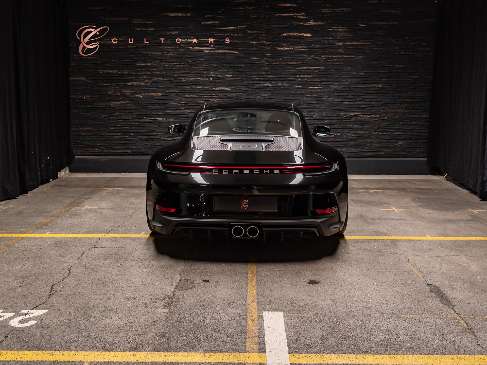 PORSCHE 911 GT3 Touring-image-3