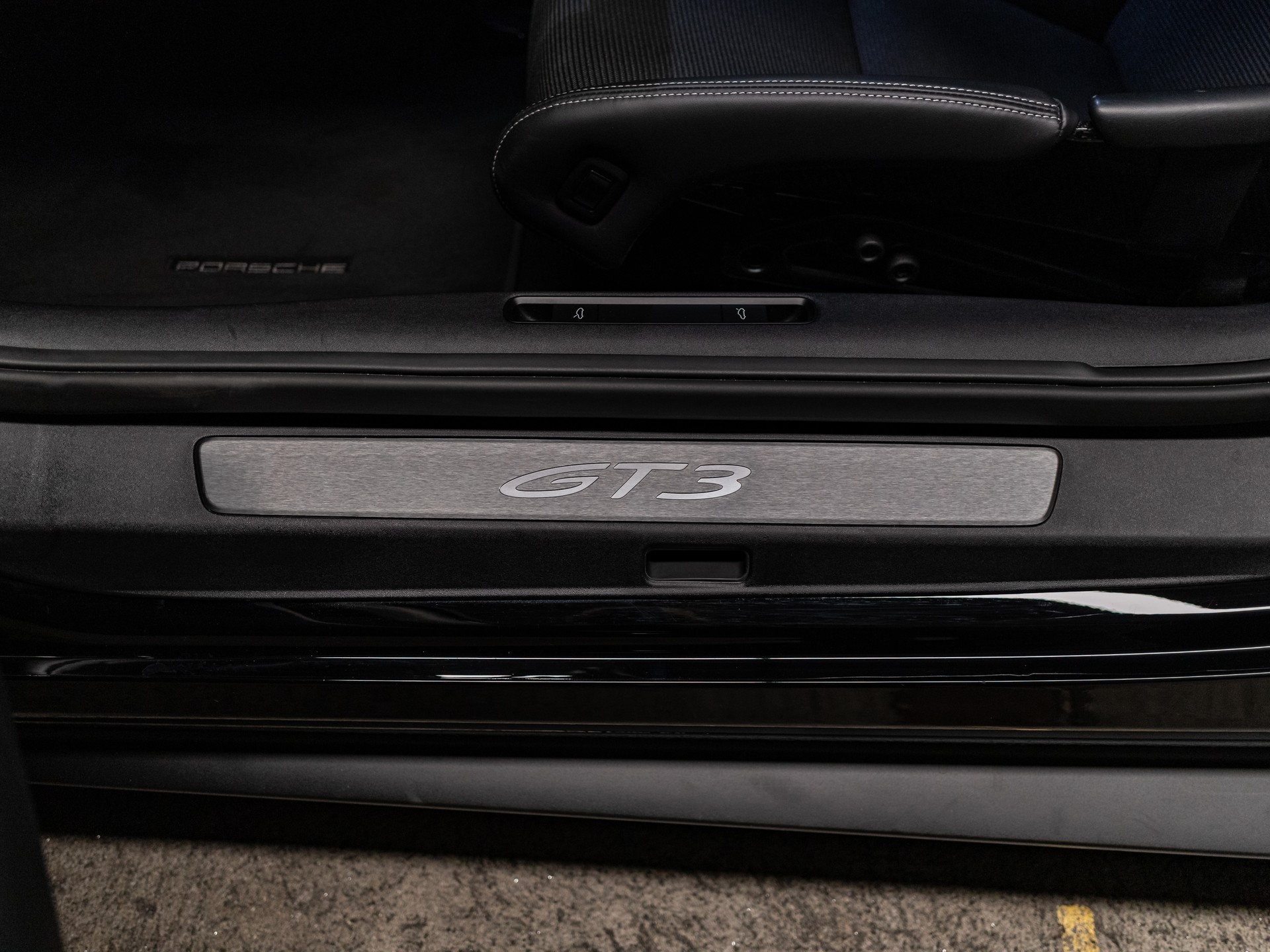 PORSCHE 911 GT3 Touring-image-9