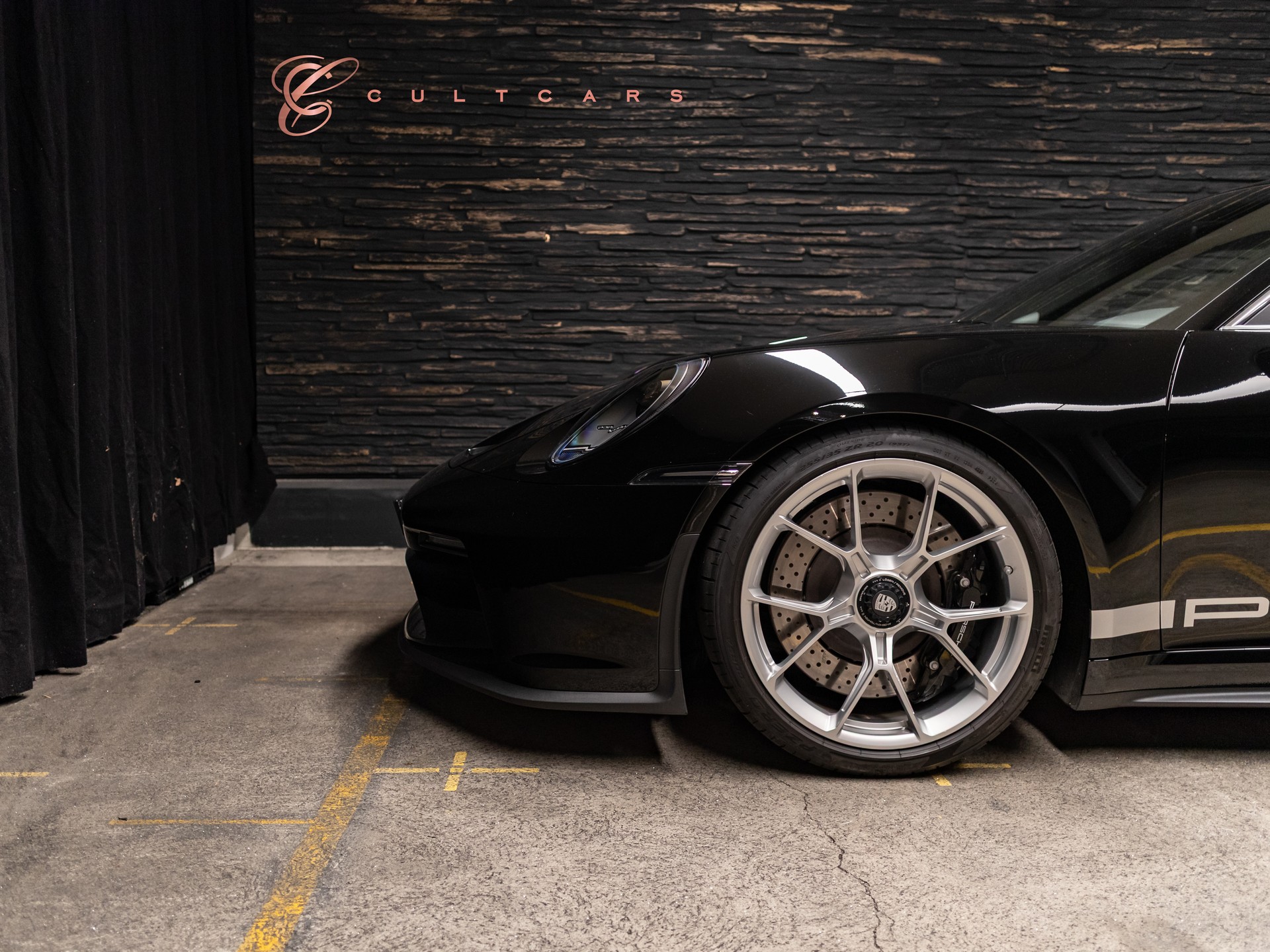 PORSCHE 911 GT3 Touring-image-4