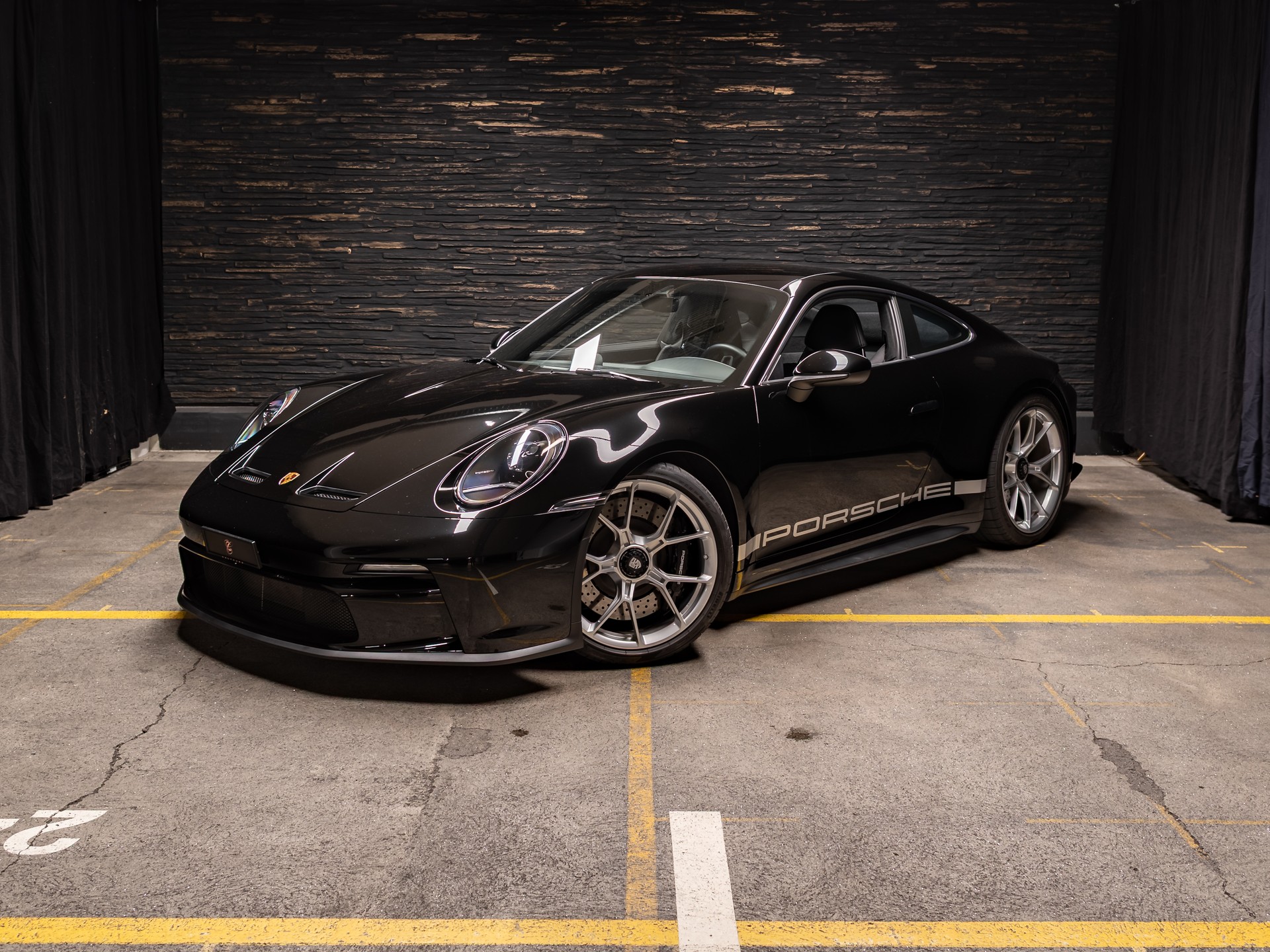 PORSCHE 911 GT3 Touring-image-31