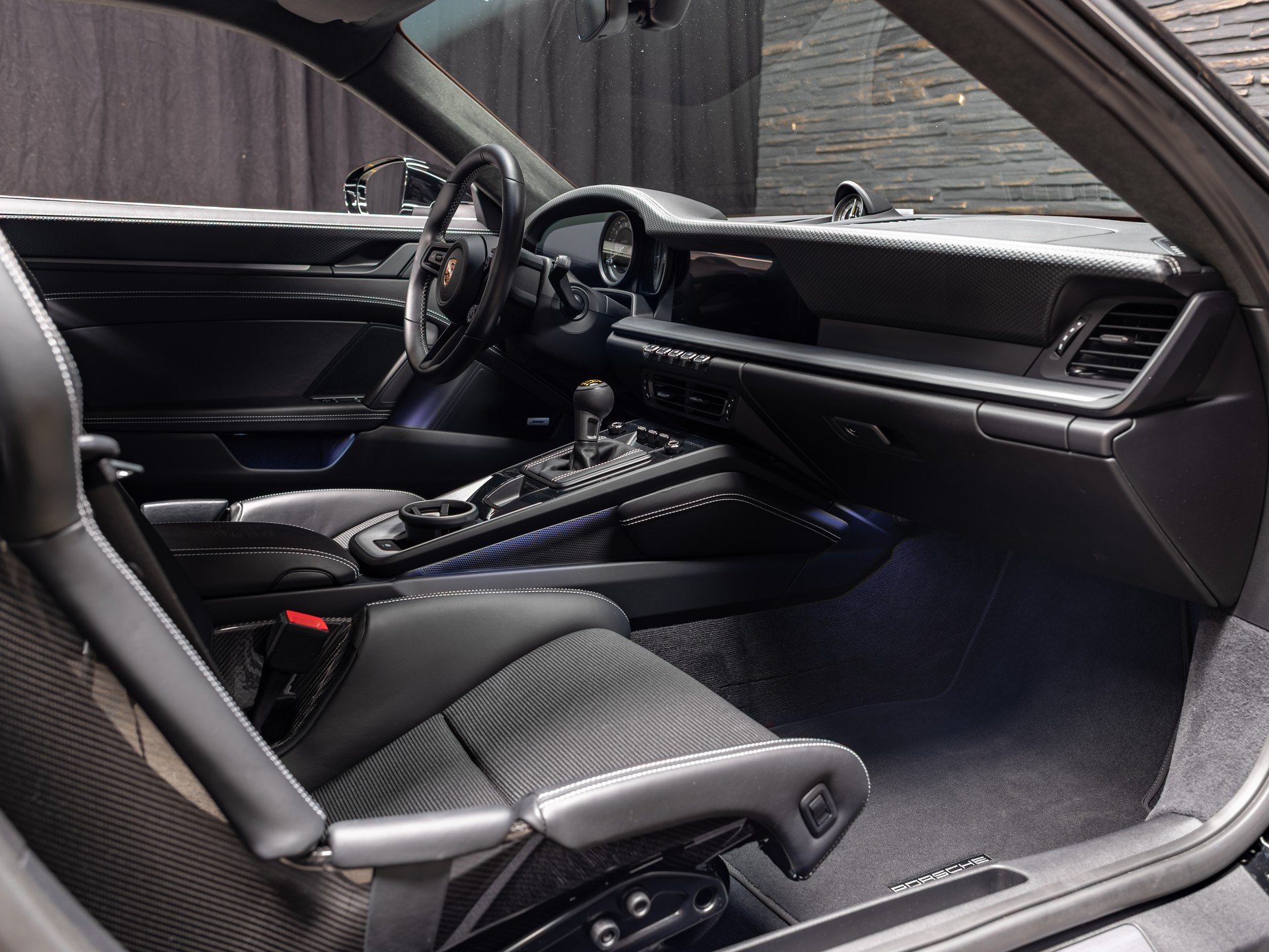 PORSCHE 911 GT3 Touring-image-8