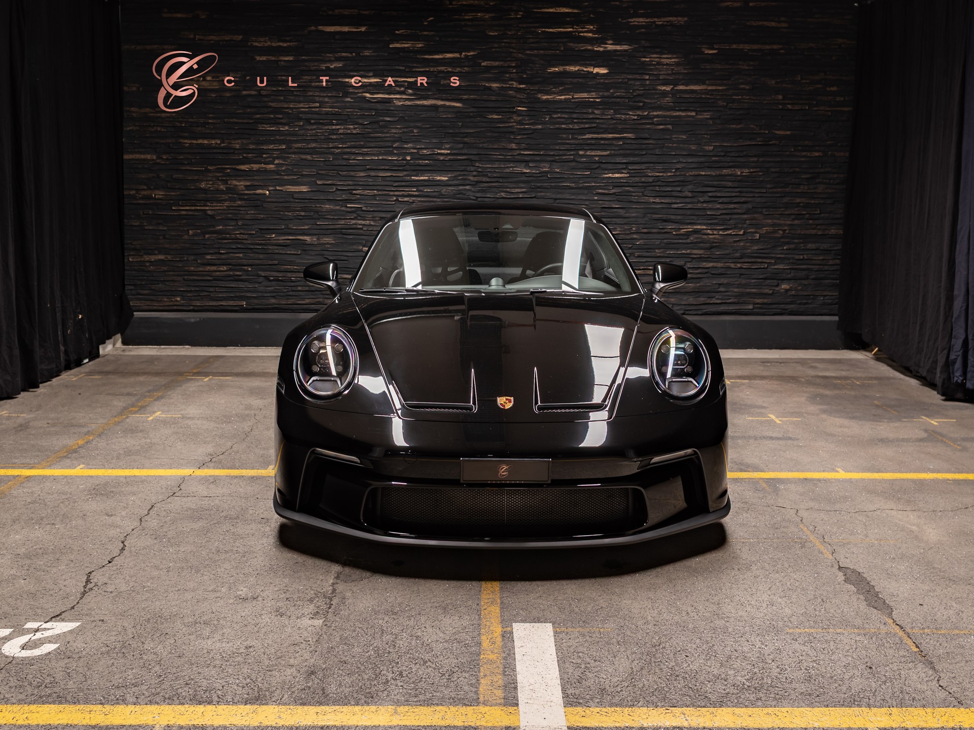 PORSCHE 911 GT3 Touring-image-2