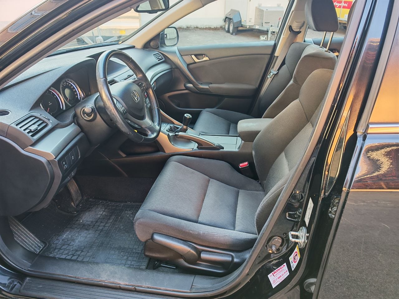 HONDA Accord Tourer 2.0i 16V Elegance-image-12