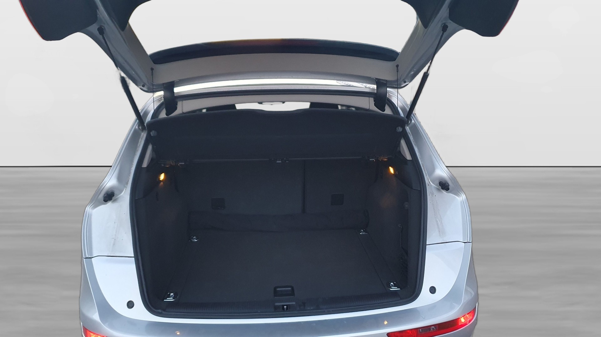 AUDI Q5 2.0 TFSI quattro S-tronic-image-8