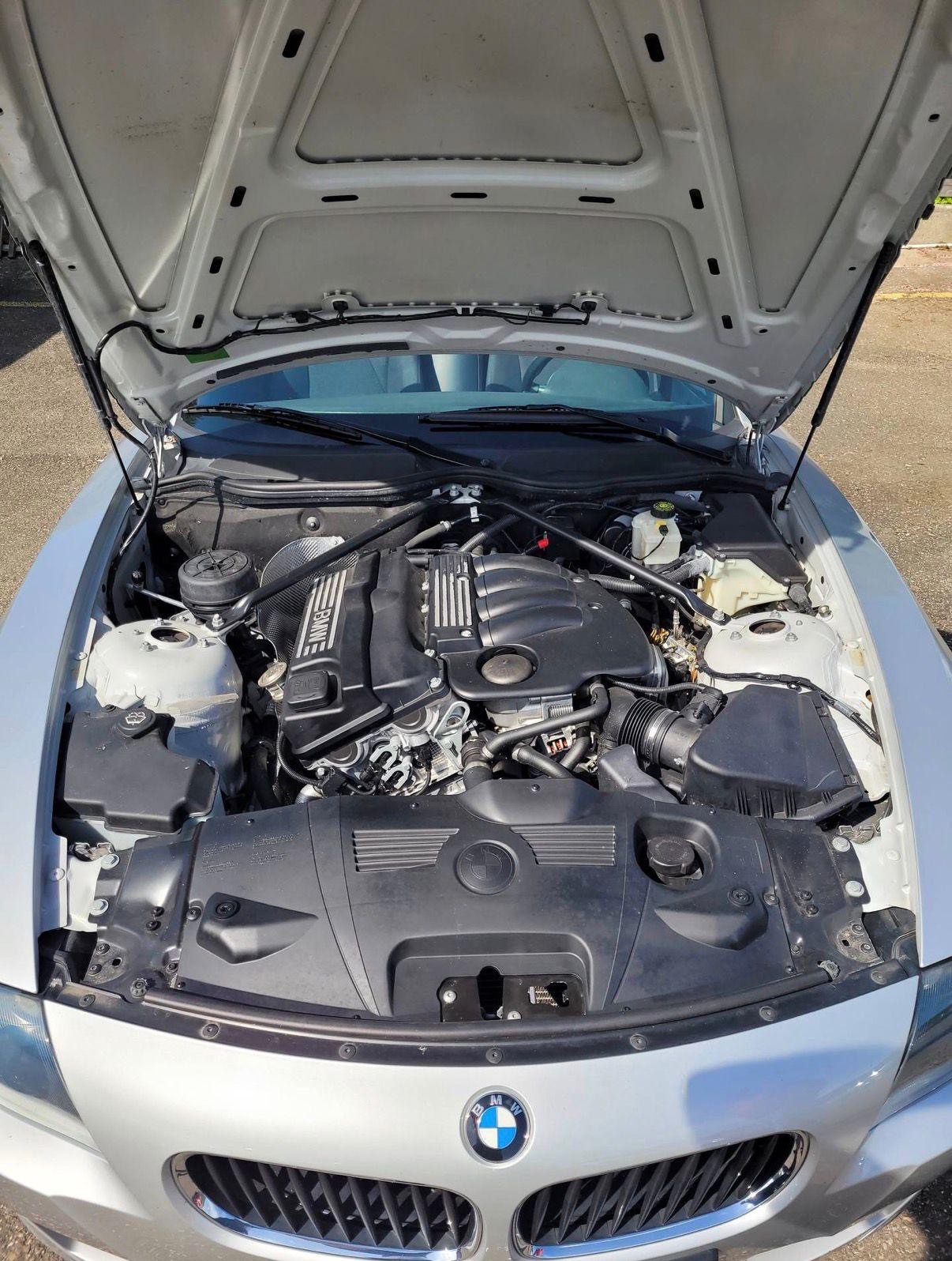 BMW Z4 2.0i Roadster-image-12