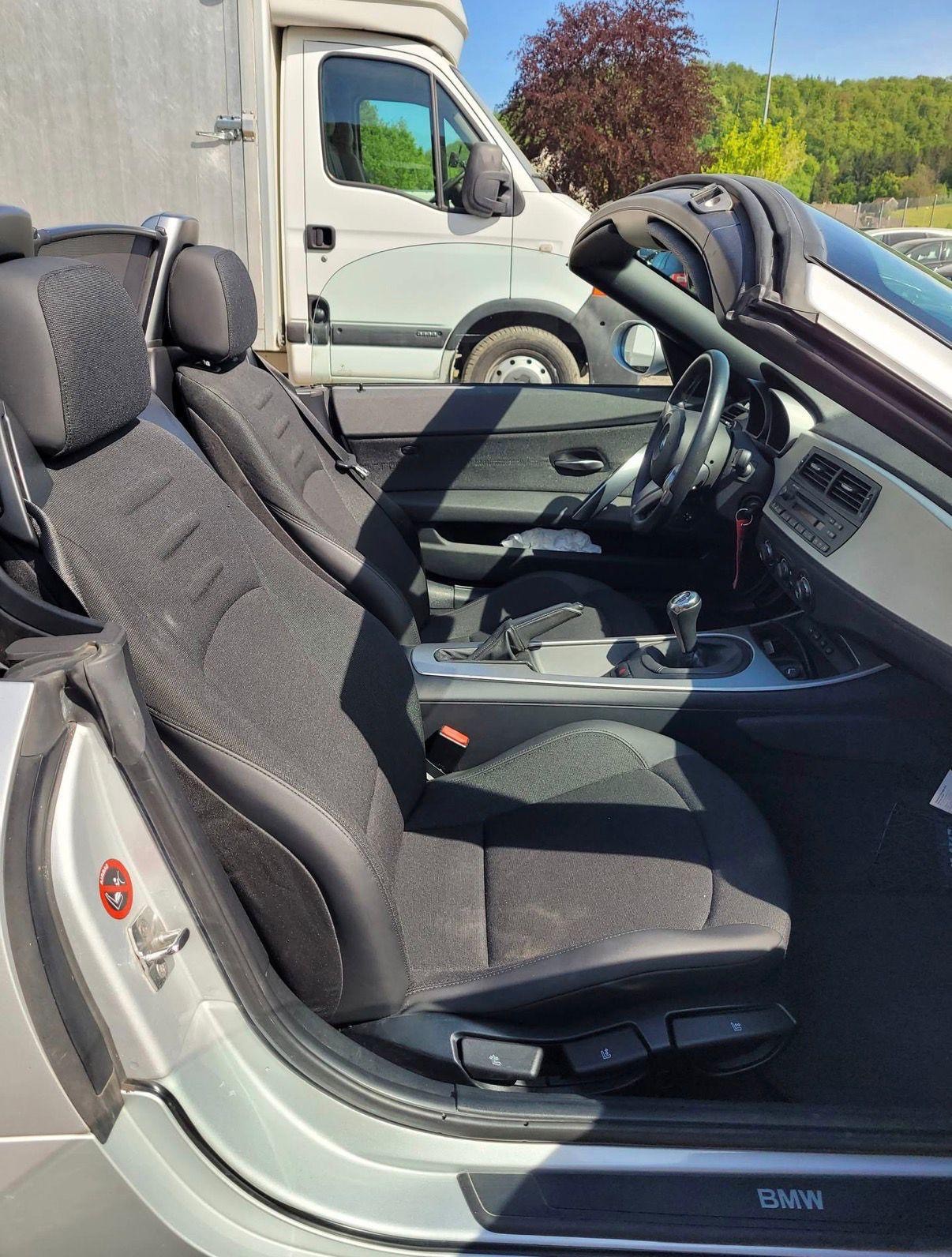 BMW Z4 2.0i Roadster-image-9