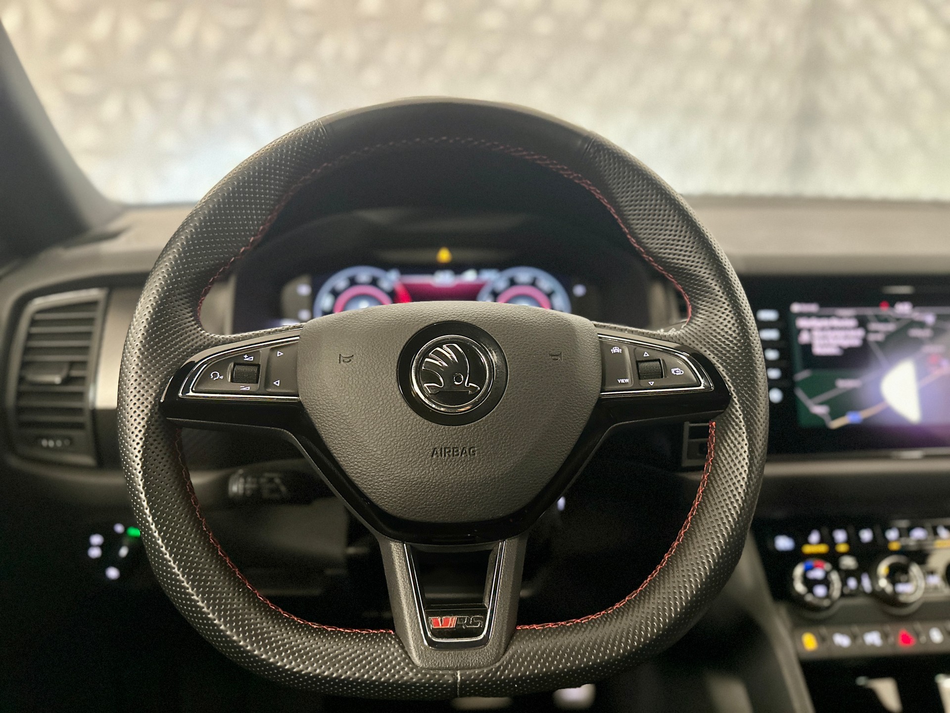 SKODA Kodiaq 2.0 Bi-TDI SCR RS 4x4 DSG-image-30
