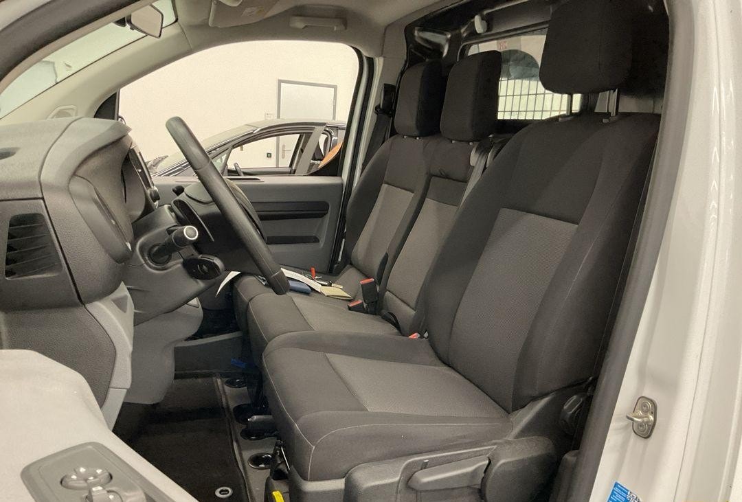 PEUGEOT Expert 2.0 BlueHDi 140 S&S Premium Standard EAT8-image-4