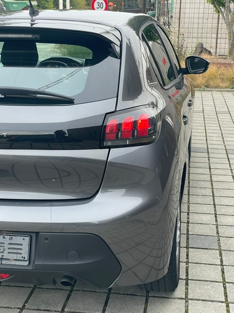 PEUGEOT 208 1.2 PureTech Allure-image-10
