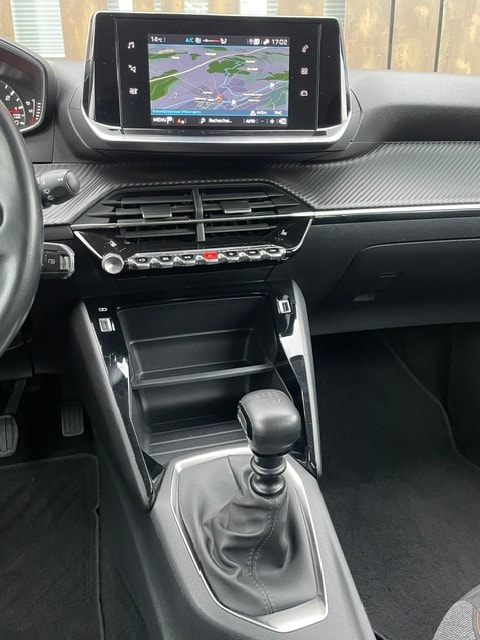 PEUGEOT 208 1.2 PureTech Allure-image-20