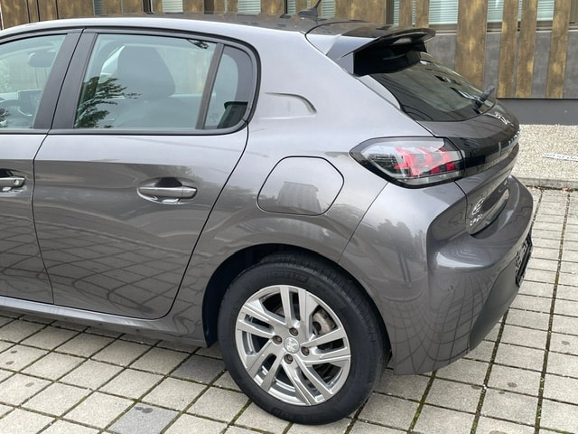 PEUGEOT 208 1.2 PureTech Allure-image-8