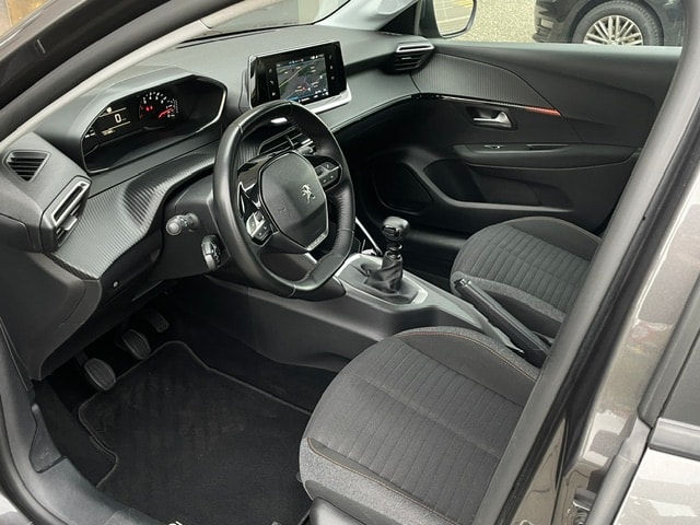 PEUGEOT 208 1.2 PureTech Allure-image-14