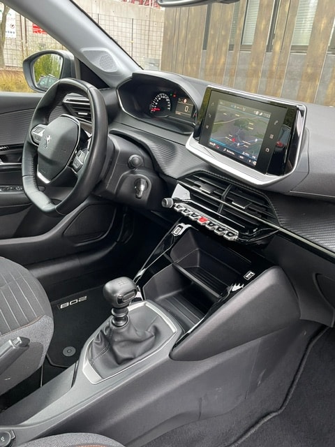 PEUGEOT 208 1.2 PureTech Allure-image-22
