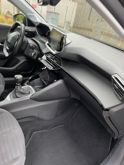 PEUGEOT 208 1.2 PureTech Allure-image-24