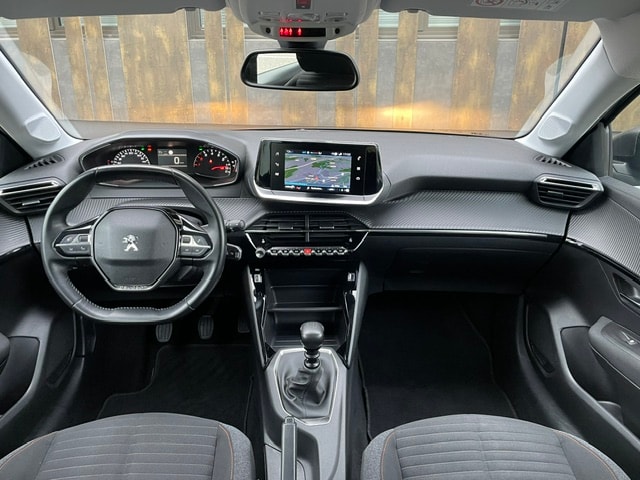 PEUGEOT 208 1.2 PureTech Allure-image-17