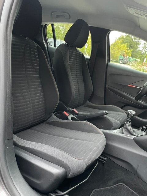PEUGEOT 208 1.2 PureTech Allure-image-26