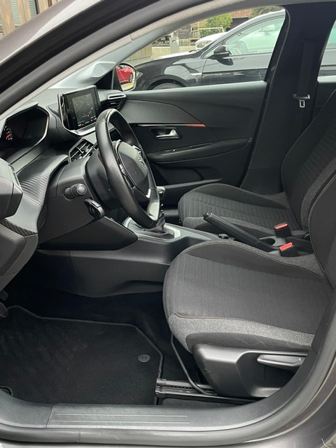 PEUGEOT 208 1.2 PureTech Allure-image-15