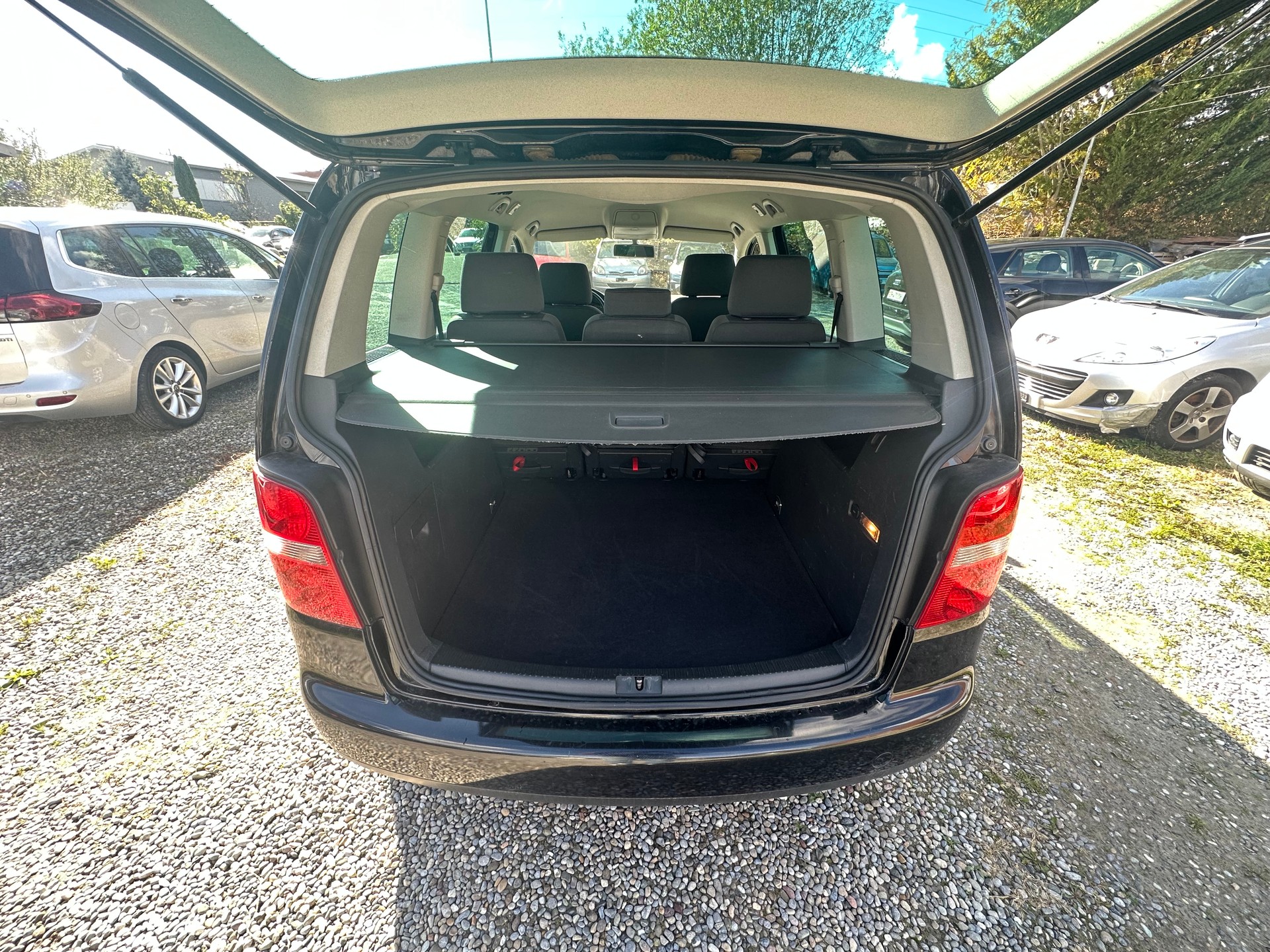 VW Touran 2.0 TDI Highline-image-9