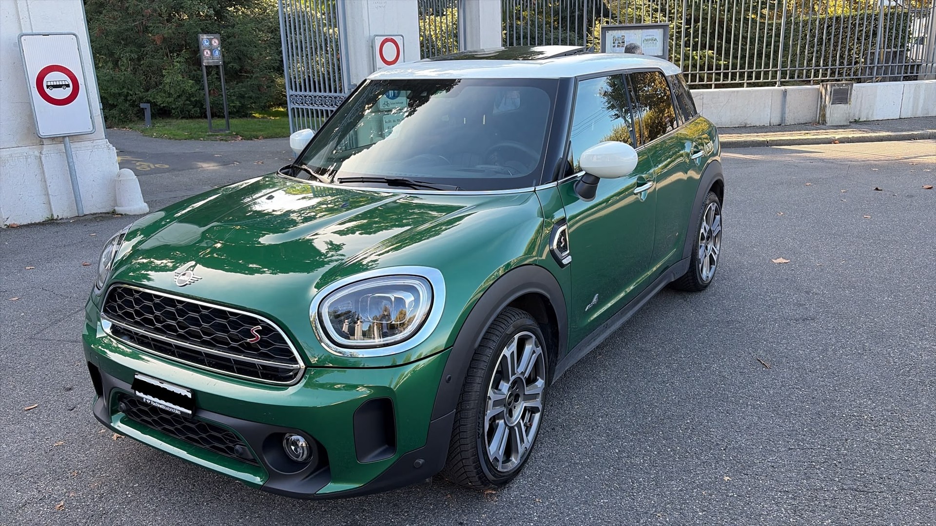 MINI 2.0i Cooper S ALL4-image-1