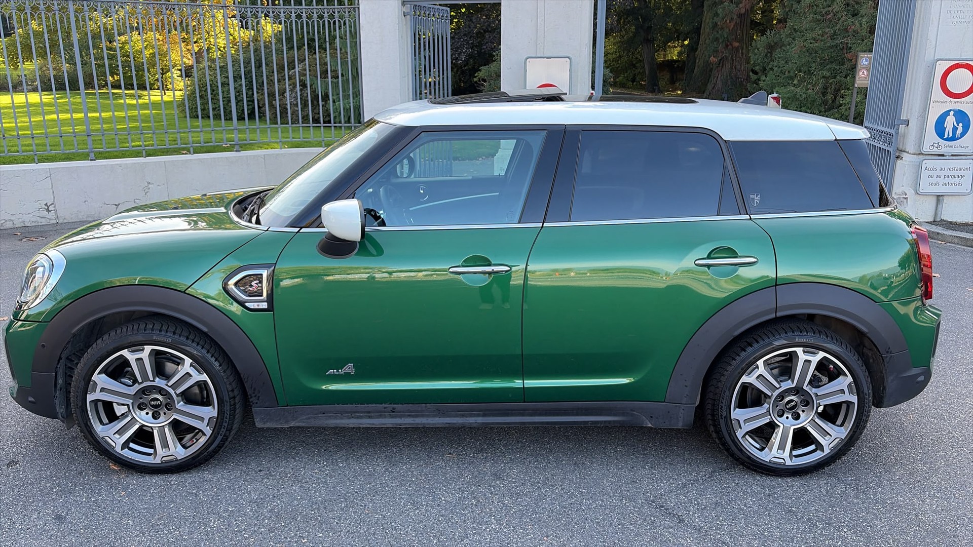MINI 2.0i Cooper S ALL4-image-8