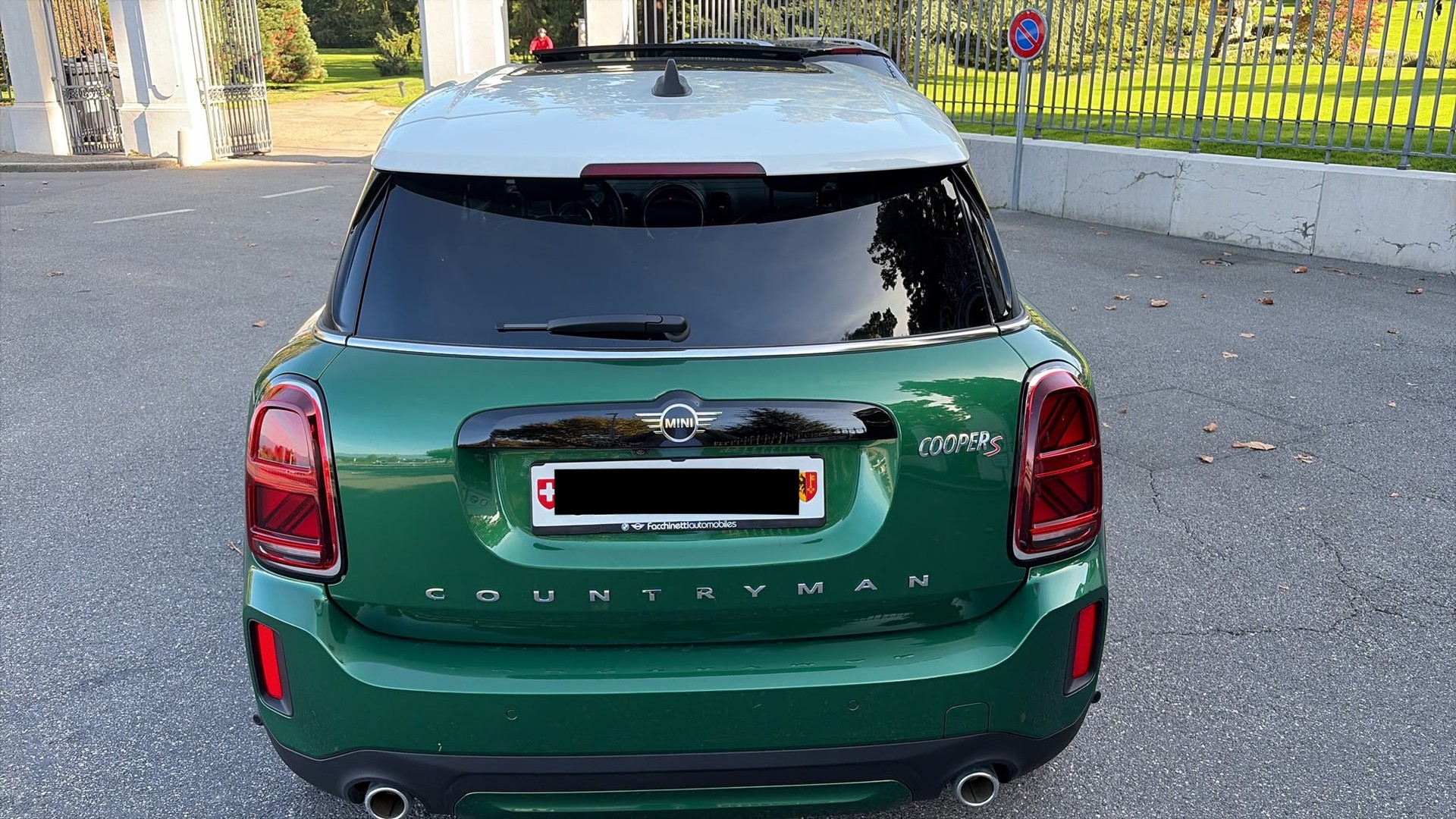 MINI 2.0i Cooper S ALL4-image-2